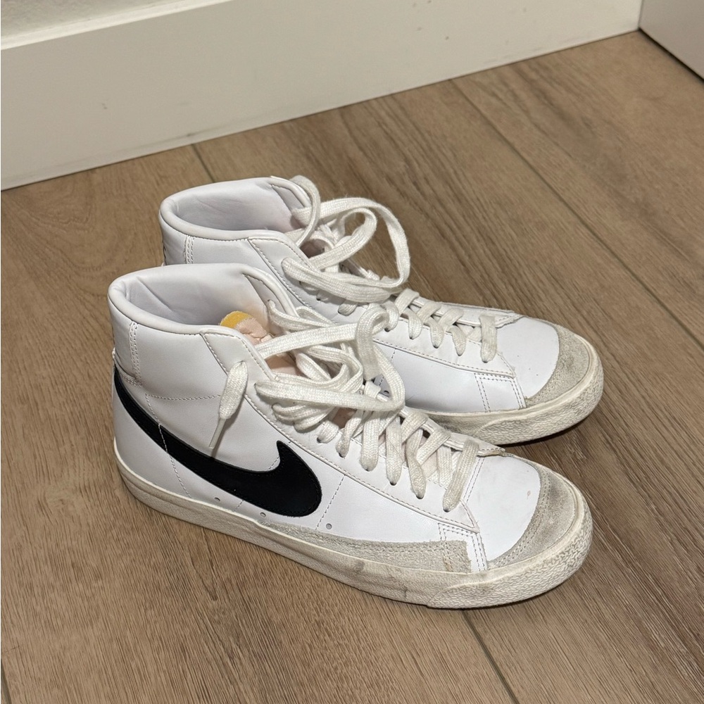 Nike Blazer Mid 77 Size 9 Women’s